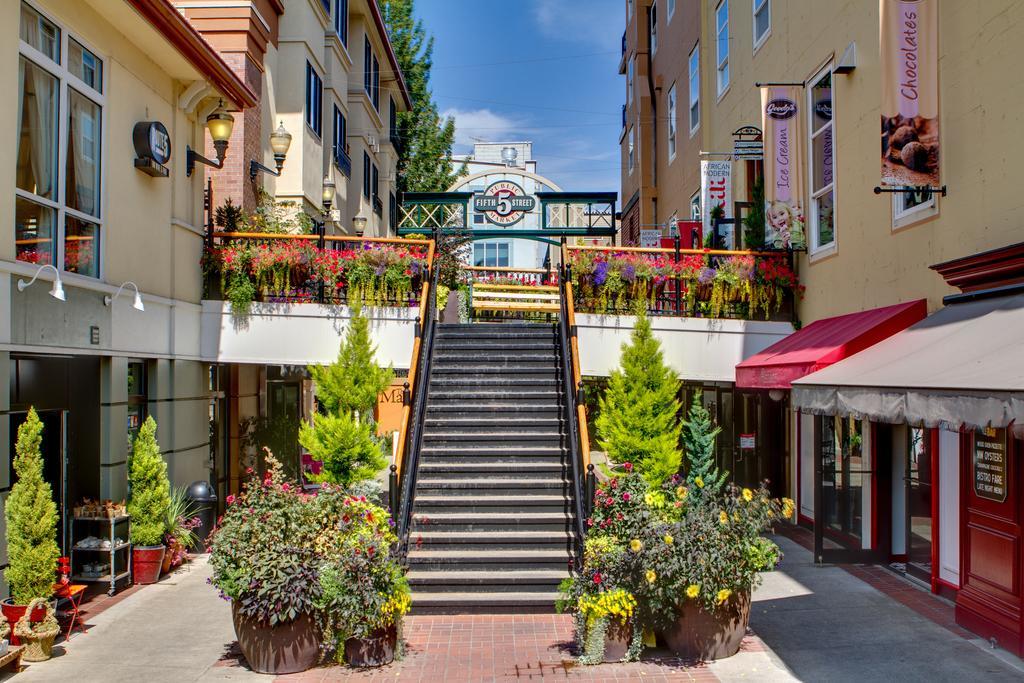 Inn At The 5Th Eugene Exterior photo